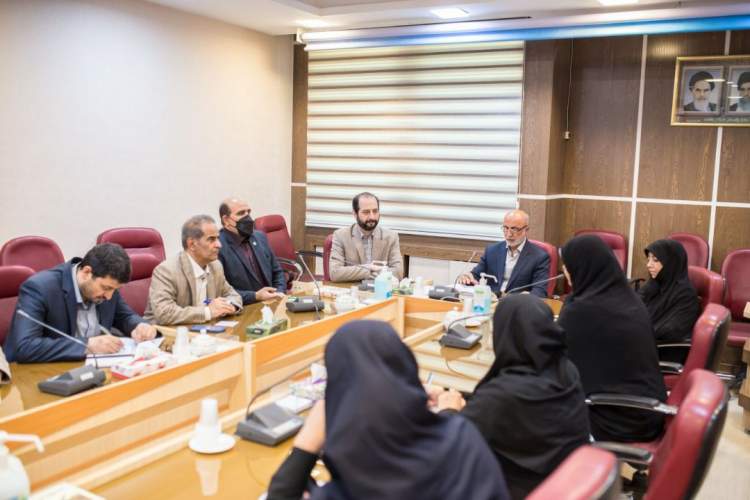 دکتر کبیری، معاون سیاسی،امنیتی و اجتماعی استاتدار قزوین در دیدار با دکتر اعظم پناهی مهر  تاکید کرد: